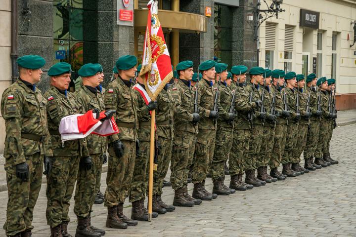 Менше танків, більше безпілотників: Польща реформує армію з урахуванням досвіду України у війні