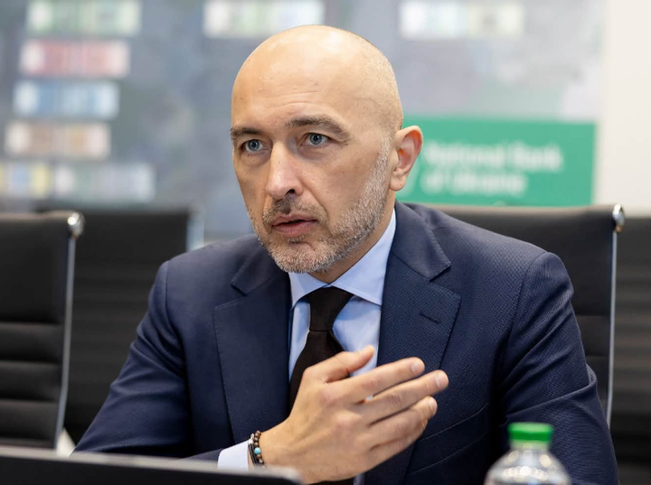 Зеленський незадоволений головою НБУ, бо він підтримує непопулярні вимоги МВФ, – Bloomberg