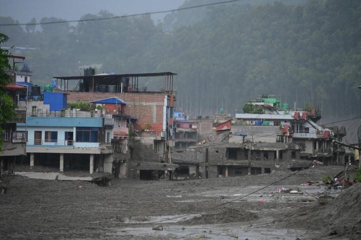 Унаслідок повені у Непалі кількість загиблих перевищила 900 осіб, – AP