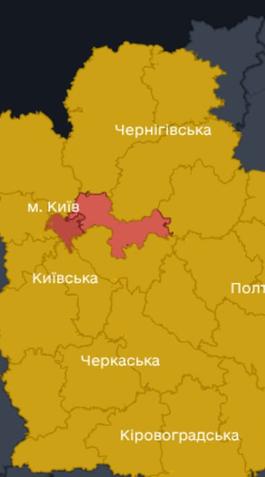 Кияни стоять в довжелезних чергах на автобус, щоб переїхати через Дніпро під час тривог