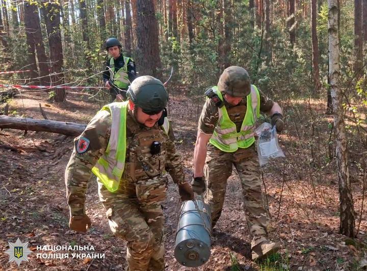 У лісосмузі Деснянського району Києва вилучили бойову частину БпЛА "Герань-2" 