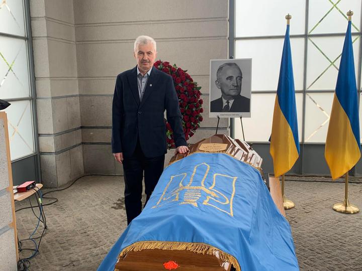 Ексгумація праху Андрія Мельника