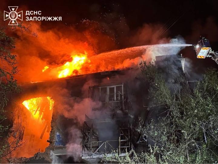 Горить будівля на Полтавщині