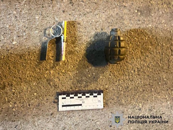 Іноземець погрожував гранатою перехожим у Києві: справу скеровано до суду
