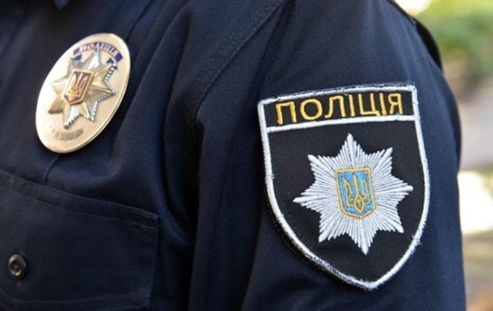 У Києві чоловік влаштував стрілянину по людях: є жертва, поліція проводить спецоперацію з затримання