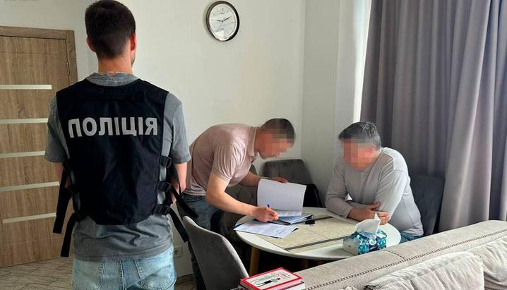 Ексочільник Мінкульту отримав підозру у сприянні вивезенню українських чоловіків за кордон через листи до ДПСУ