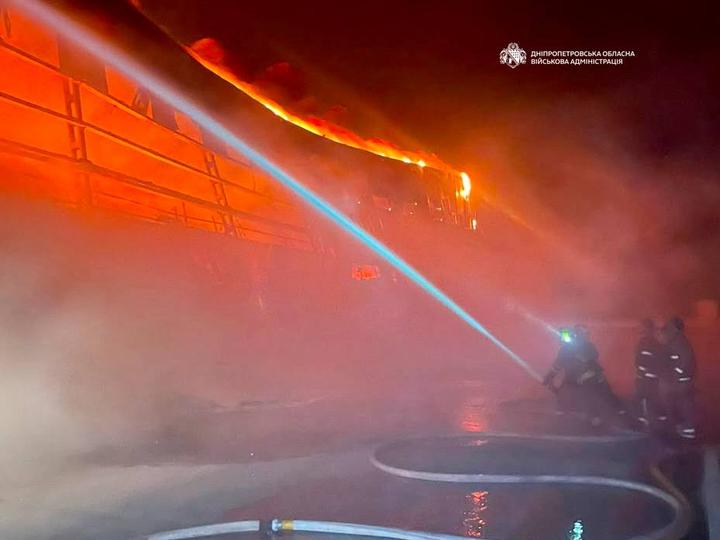 У Дніпрі через нічну атаку пошкоджено склад шоколаду Millennium