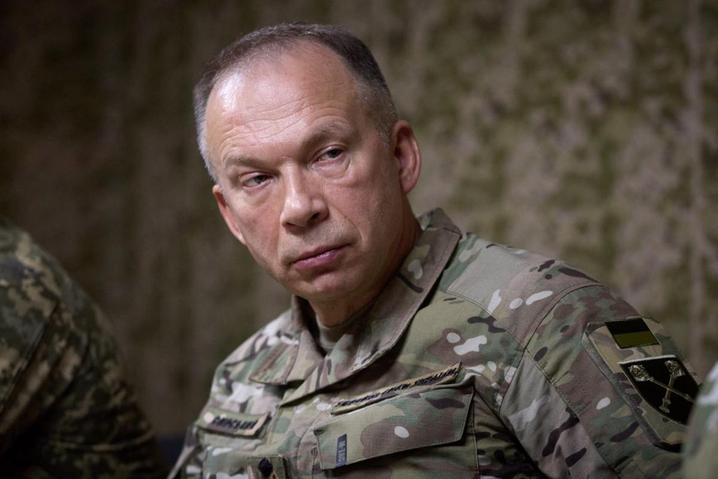 Росія терміново розгортає ще 4 полки, 24 дивізіони та 162 батареї для протидії нашим ударним безпілотникам, – Сирський