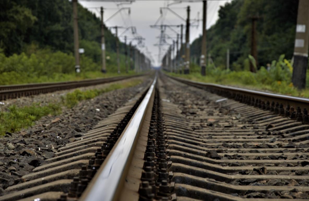 “Workshop Completely Destroyed”: Russia Launched Ballistic Missiles at a Railroad Depot in Kyiv; Many Dead, According to Ukrainian Railways (UZ)