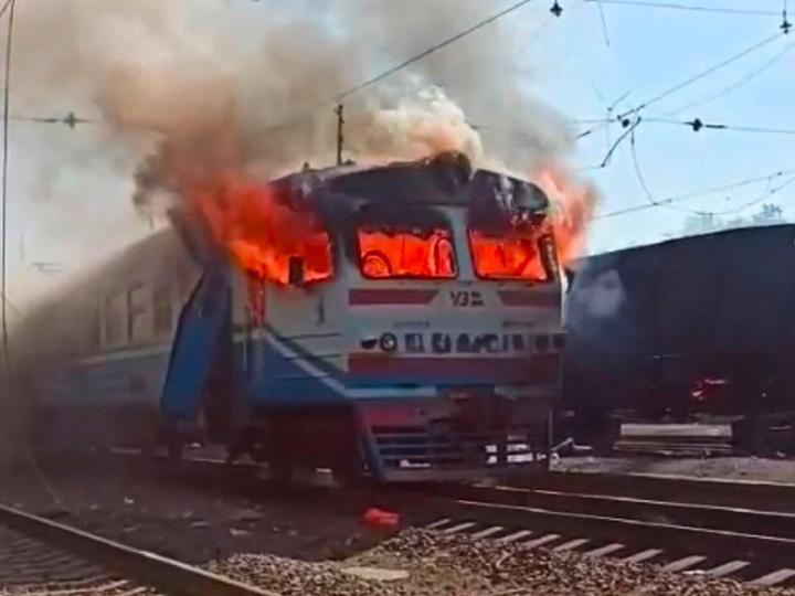 Росія атакувала електропоїзд на Харківщині: це п’ятий удар по залізниці за день