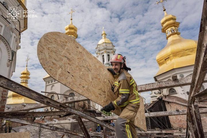 Київ Ліквідація наслідків обстрілу