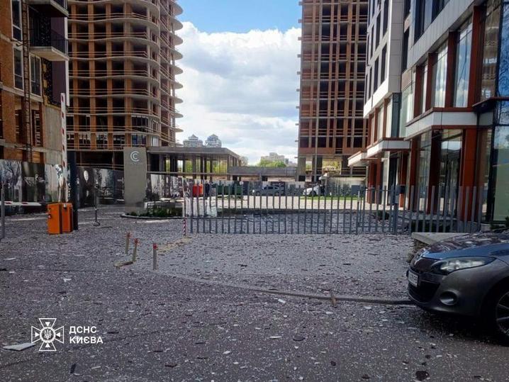 Атака БпЛА на Київ: влучання та падіння уламків у двох районах