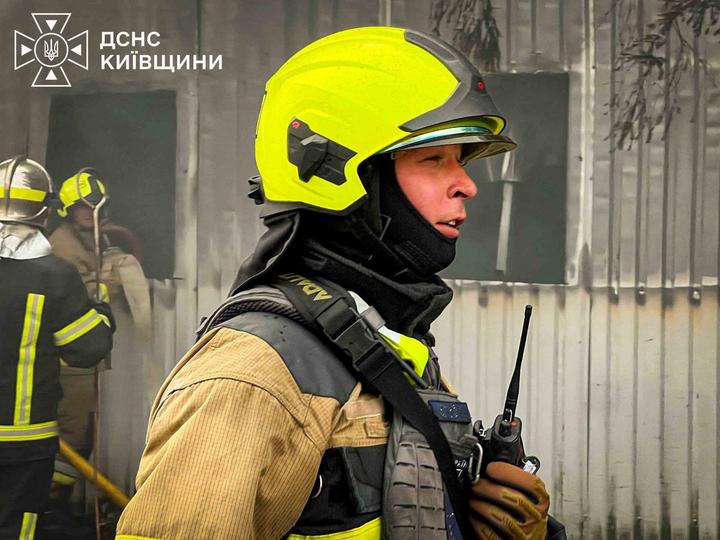 Kyiv under UAV attack: Debris fell in the courtyard of residential buildings