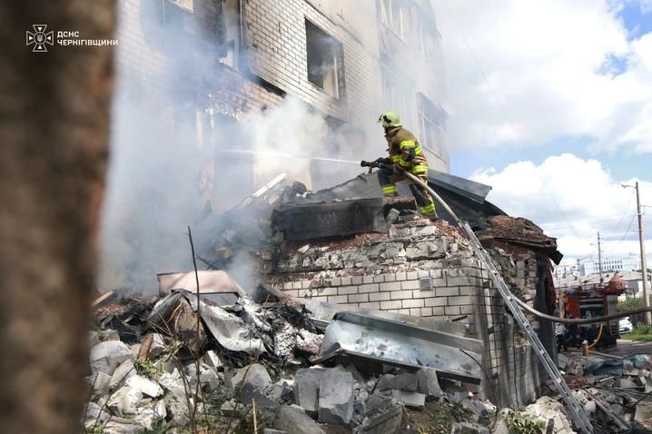 On Independence Day, the enemy attacked a high-rise building in Chernihiv: 20 people have been injured so far