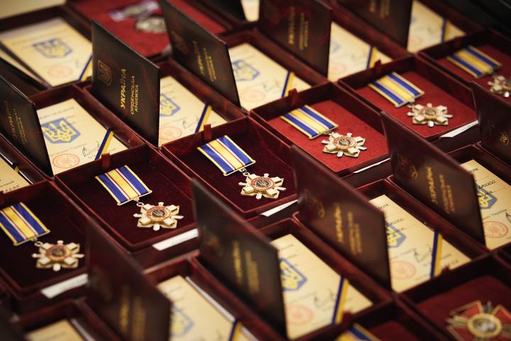 До Дня Незалежності Зеленський відзначив нагородами Білецького, Удовенка, Стретовича та інших українців