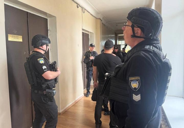 Правоохоронці