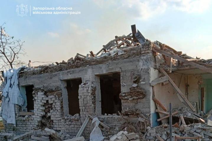 На Запоріжжі внаслідок російських атак загинув чоловік, зруйновані будинки