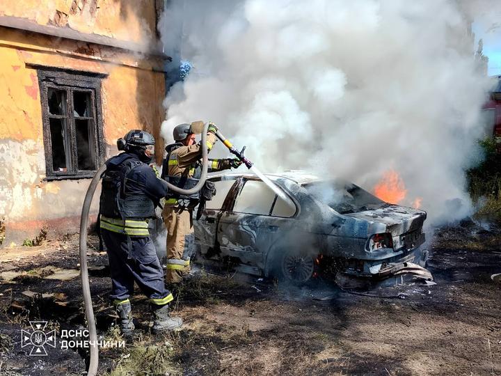 Росіяни атакували Краматорськ FPV-дронами: загорілися два автомобілі