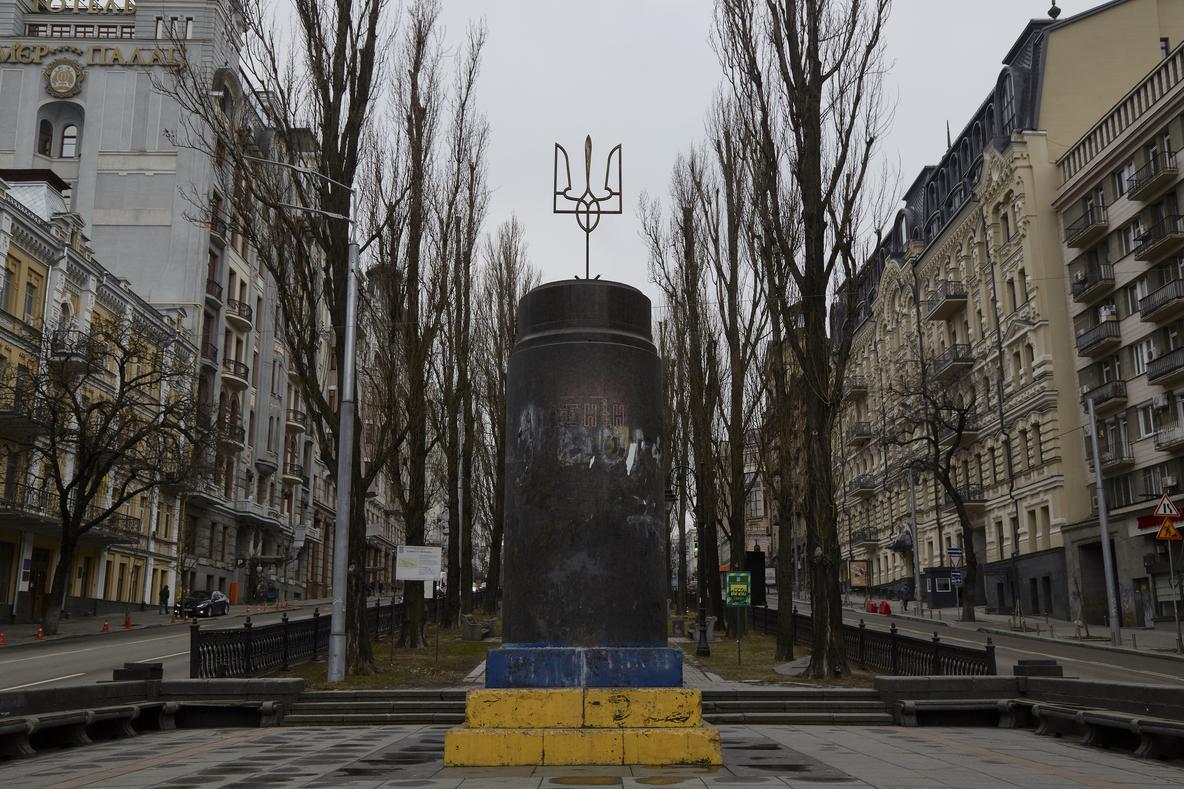 Постамент на Бесарабці