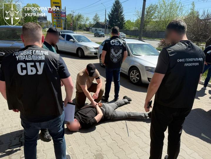 На Житомирщині затримали керівника обласного ТЦК: вимагав гроші за "непризов" 