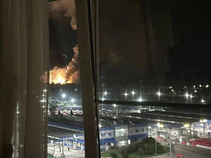 У Сочі після серії вибухів спалахнула пожежа: можливе ураження російської ППО