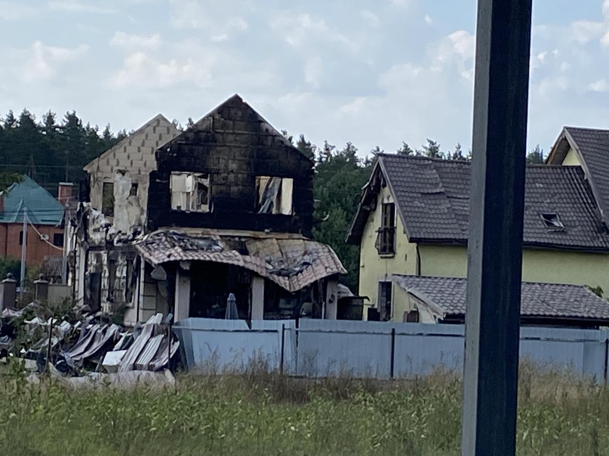 Боєприпаси серед житлових будинків: хто віддав колишні овочесховища у Милі під військовий склад