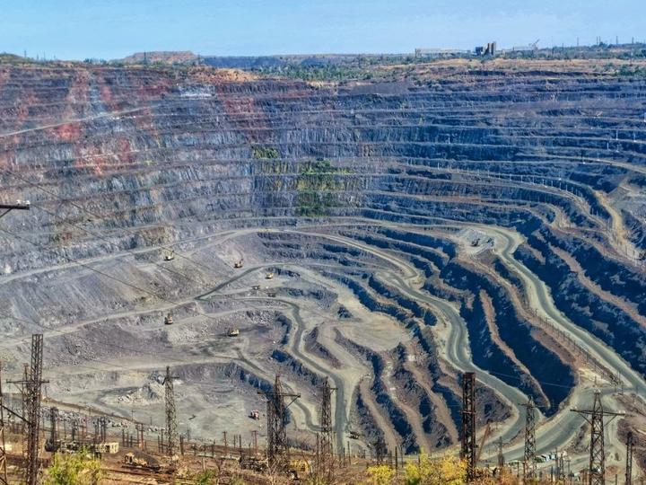 Південний ГЗК частково призупиняє роботу через атаки РФ на цивільні судна