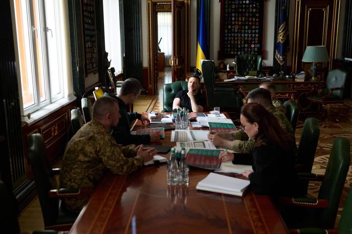 Зеленський анонсував реформу армії: обіцяє перші результати – вже у червні