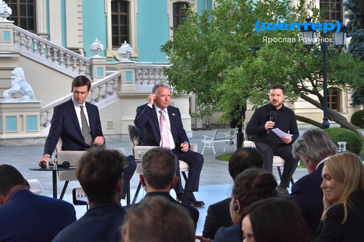 Шість годин у Києві й “нові ідеї” без гарантій успіху. Як минув візит спецпосланців Трампа