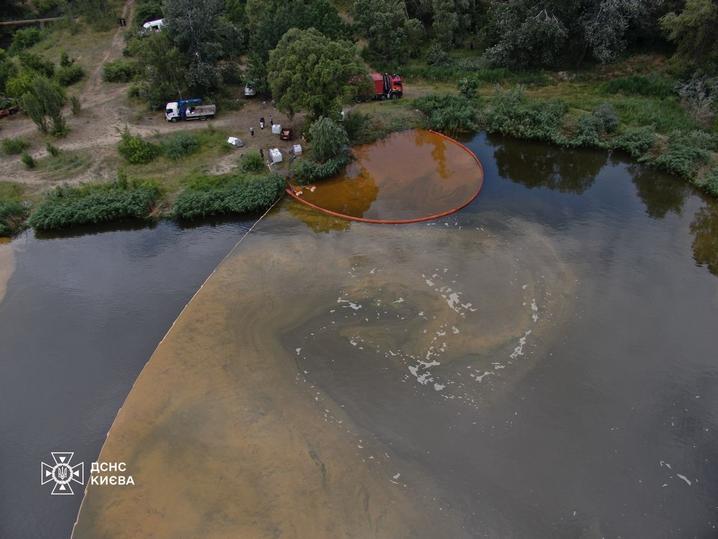 5 липня Четверту добу рятувальники ДСНС ліквідовують наслідки російського обстрілу на озері Кирилівському