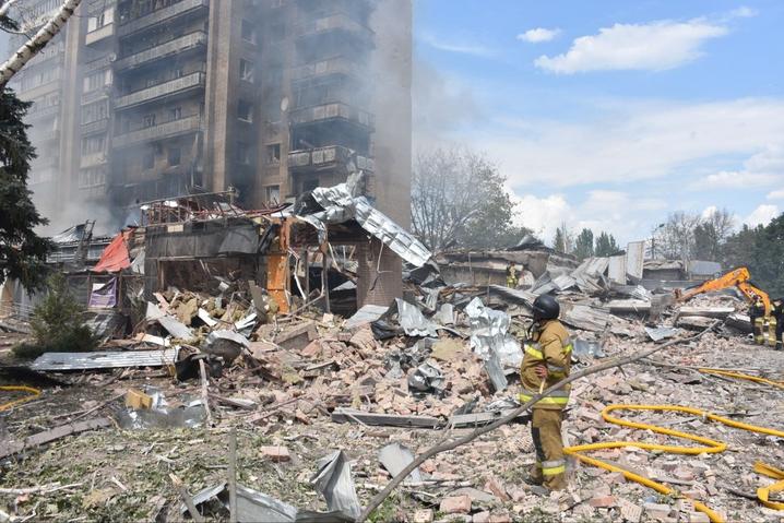 У Краматорську внаслідок удару авіабомбами поранені 24 людини