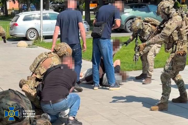 СБУ затримала іноземців, які підпалили опорну електропідстанцію в Чернівцях 