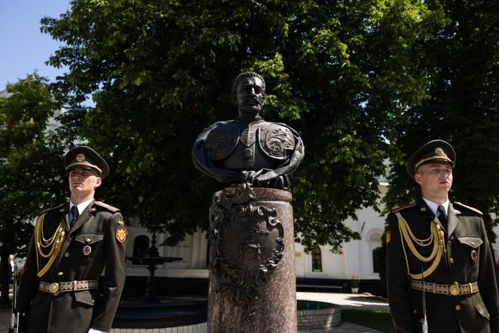 “Століттями Росія бруднила його ім’я”: Зеленський представив пам'ятник гетьману Мазепі в Києво-Печерській лаврі