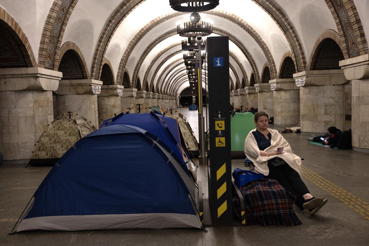 Укриття в Києві. Хто за них відповідає і куди скаржитись, якщо вони зачинені