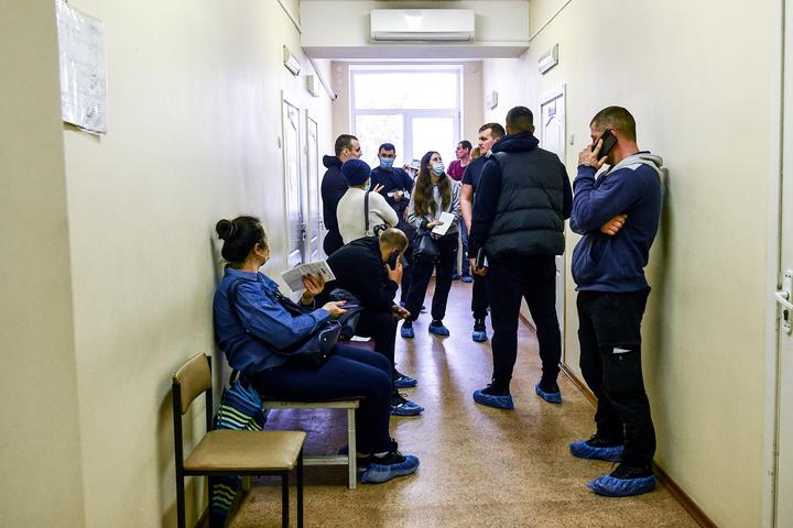 “Скоро буде, як в Європі – прийому чекатимете місяцями”: чому в Києві стало складно потрапити до лікаря безкоштовно