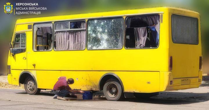 Росіяни атакують громадський транспорт в Херсоні і області: поранені 12 пасажирів