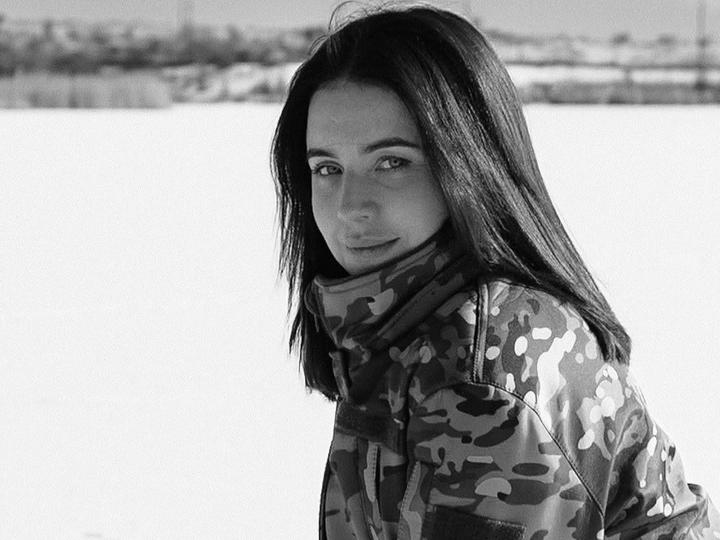 На війні загинула продюсерка та військовослужбовиця Вікторія Боброва