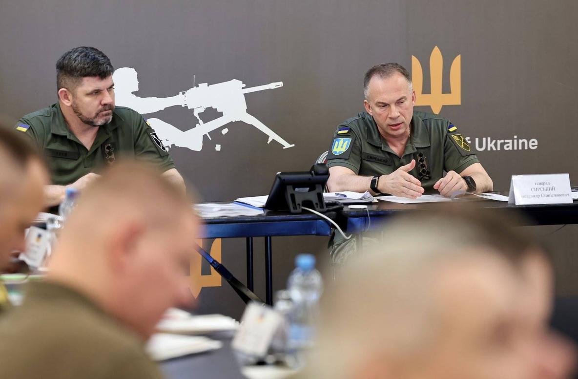 Олександр Сирський під час наради