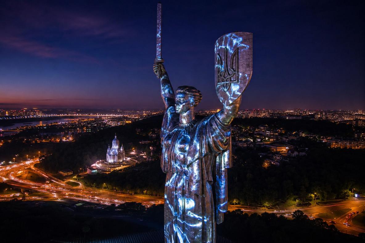 A light art installation was launched at “Motherland” to mark the 35th anniversary of Ukraine’s independence