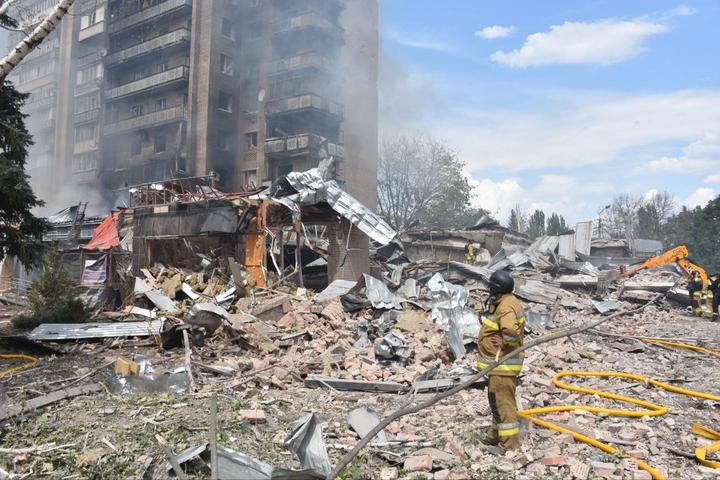 У Краматорську внаслідок удару авіабомбами поранені 24 людини
