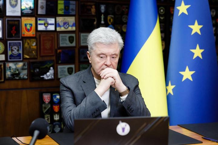 20 червня Порошенко відмовився від ордена Білого Орла та назвав рішення Навроцького помилковим