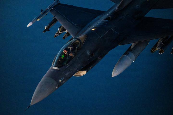 Винищувач F-16