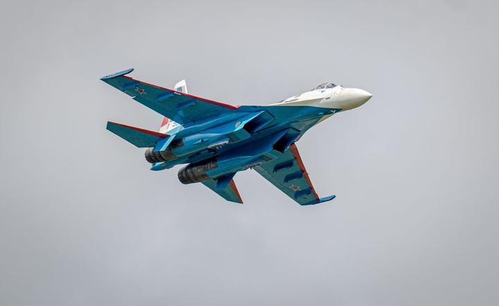 Через українські удари по НПЗ Росія змушена заправляти військову авіацію імпортним паливом, – ГУР