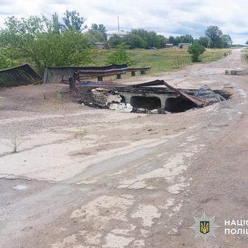 31 травня На Миколаївщині позашляховик з дітьми упав з мосту