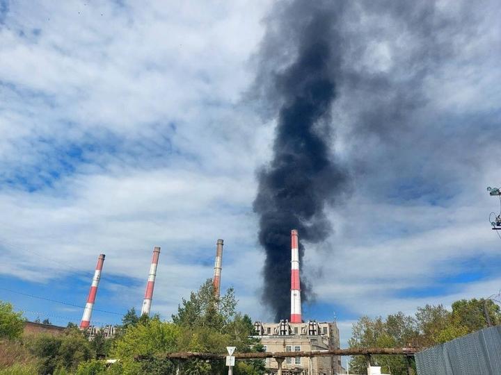 До кордону з Україною тисячі кілометрів: у Росії “випадково” загорілися два стратегічні енергооб’єкти