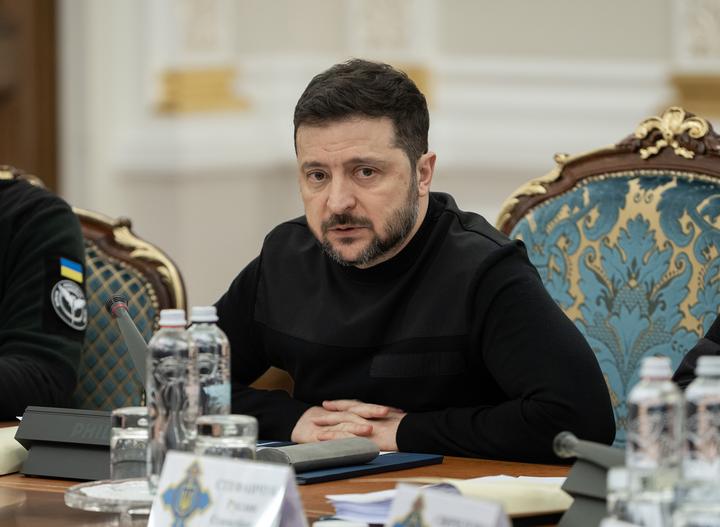 “Доручив дізнатися деталі”: Зеленський відповів на ідею Путіна про перемир’я на 9 травня