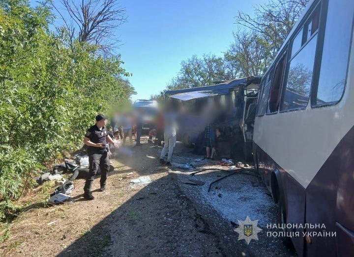 На Одещині зіткнулися два автобуси: дві жінки загинули, 25 постраждалих