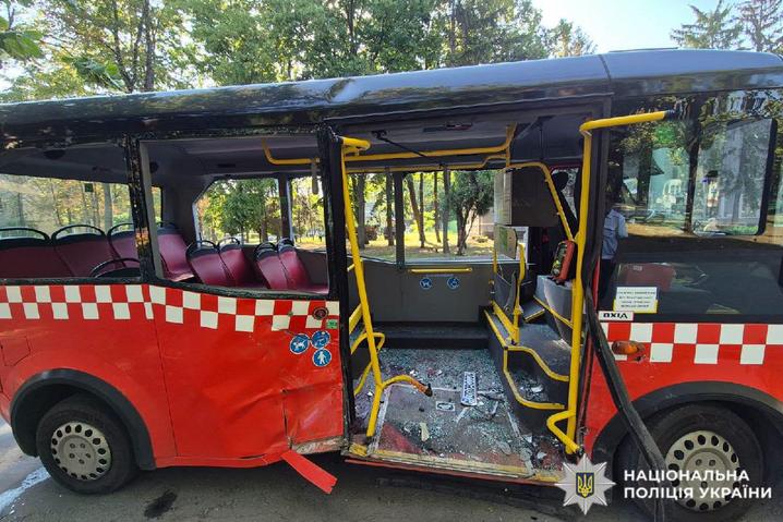 У Харкові зіткнулися автобус і два автомобілі: постраждали дев'ятеро людей
