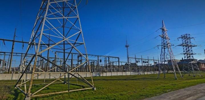 У Феодосії після атаки загорілася електропідстанція, частина міста залишилася без світла