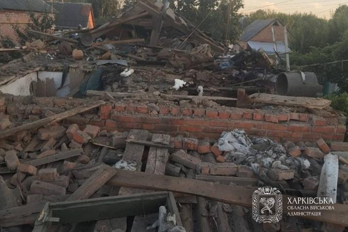 У Харкові ударний дрон влучив у будинок: одна людина поранена